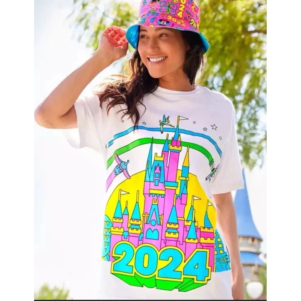 Disney 2024 Castle Rainbow T Shirt Women's Large White‎ Graphic Tee